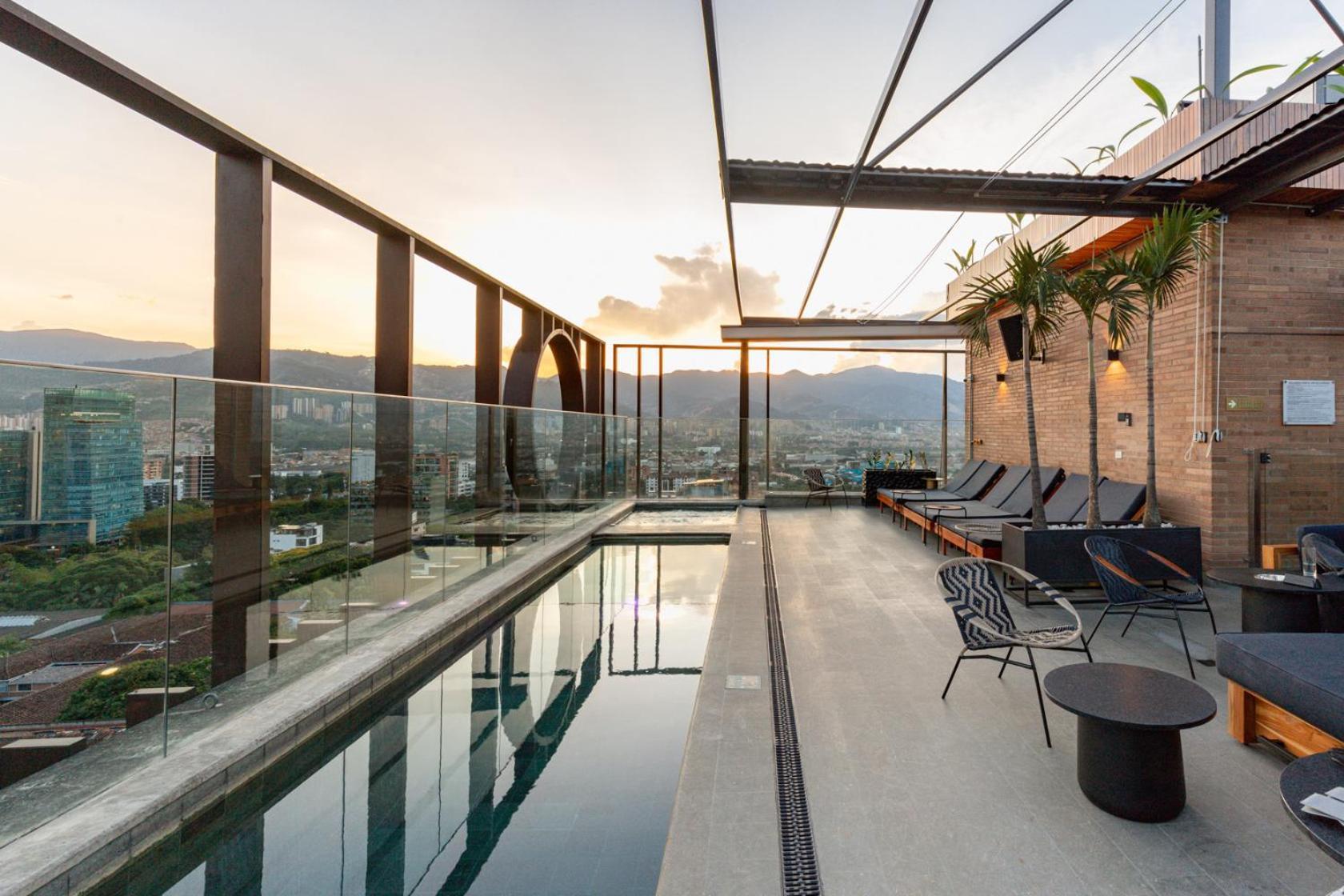 Hotel Marquee Medellín Zewnętrze zdjęcie Rooftop pool at the hotel